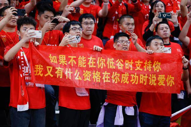 浓眉36+16詹姆斯16分 湖人力克森林狼获开门红