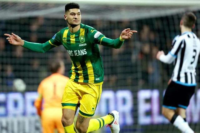 里尔考虑与31岁前巴萨中卫乌姆蒂蒂解约